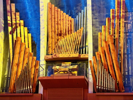 Lit Up Pipe Organ at the Kauffman Center